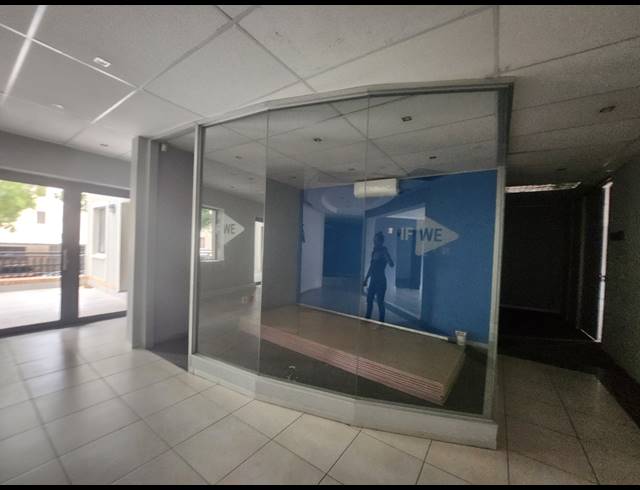 203M² OFFICE TO LET IN VORNA VALLEY